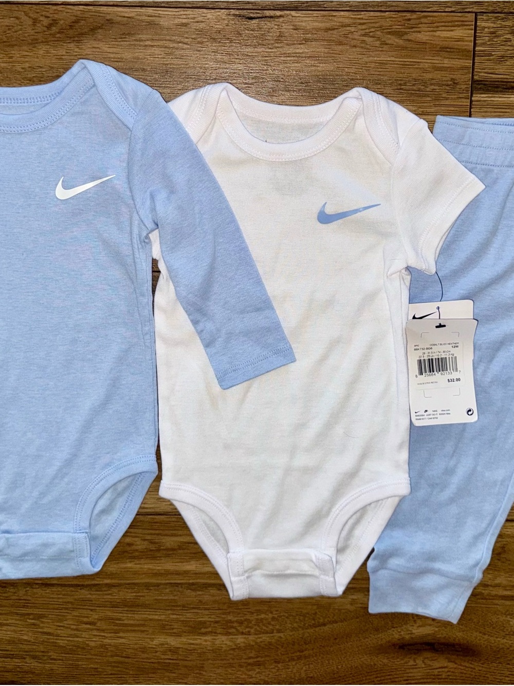 Nike Baby 12M NWT- 3 Piece Set- in White and Light Blue